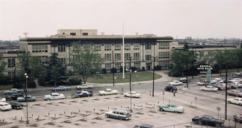 157_NewportNewsHighSchoolBuilding.jpg